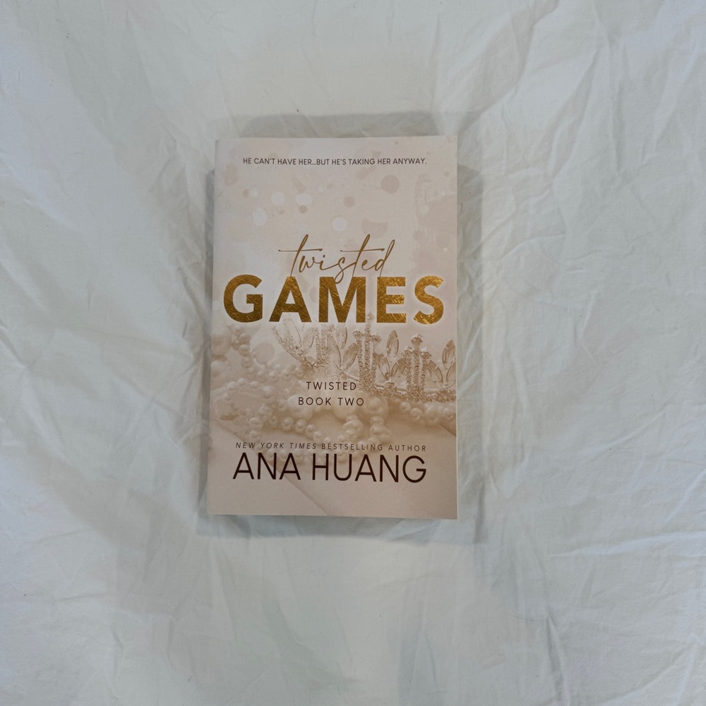 Twisted games by Ana huang book